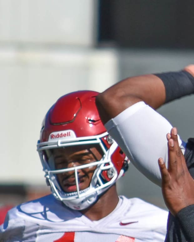 Hogs quarterback KJ Jefferson